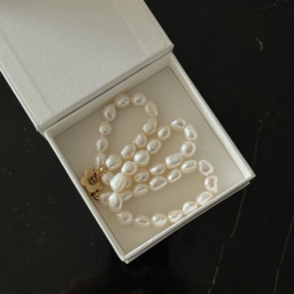 Wolf Circus_Pearl Necklaces - Picture 7 of 10